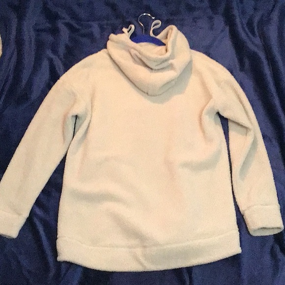 32 Degrees ❄️ fuzzy hoodie - Picture 8 of 8